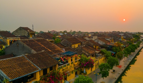 Einige Gebäude in Hoi An weisen noch immer den Einfluss des französischen Kolonialbarocks auf.